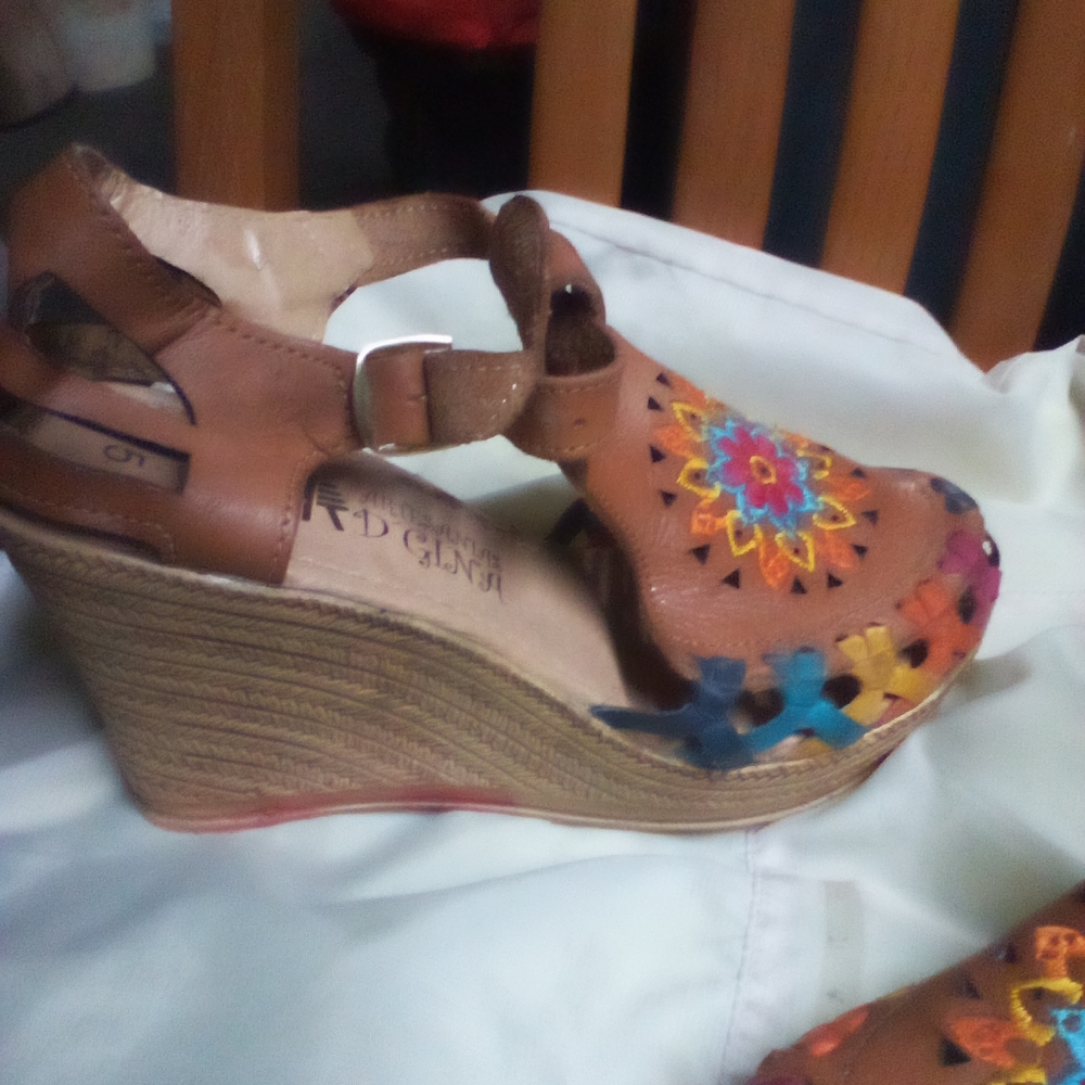 Sandals - Picture 5 of 6